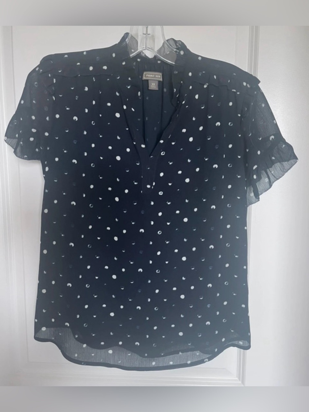 JCREW point sur ruffle blouse XS
NWOT navy blue polka dot